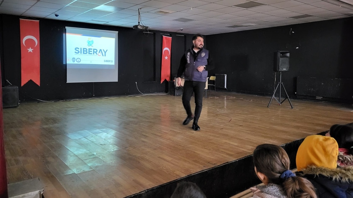 Öğrencilerimize Siber Güvenlik Eğitimi Verildi